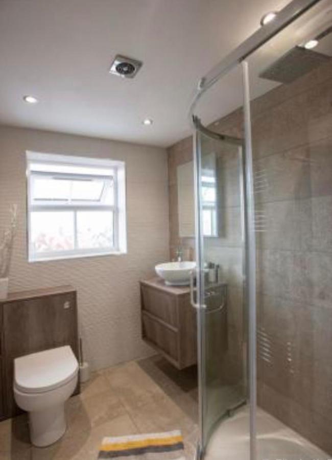 Beautiful 5 Bedroom House In Great Location. Coventry Esterno foto